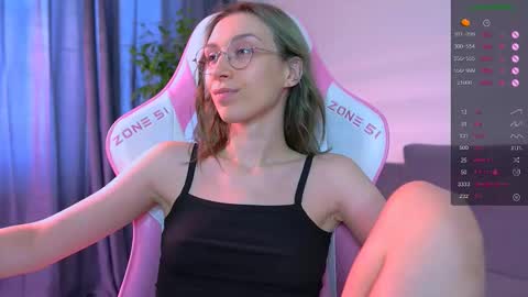 Snapshot of shy_or_horny chatting on October 19, 8:37 am HI i am Marcy online show from October 19, 8:37 am