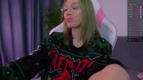 Snapshot of shy_or_horny chatting on November 21, 4:05 pm HI i am Marcy online show from November 21, 4:05 pm