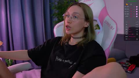 Snapshot of shy_or_horny chatting on December 3, 8:12 am HI i am Marcy online show from December 3, 8:12 am