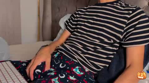 shydude666 online show from November 2, 10:45 pm