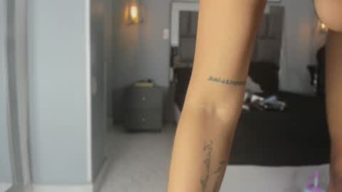 Snapshot of sienna_miller_27 chatting on October 24, 11:39 am Keira online show from October 24, 11:39 am