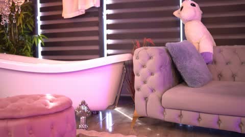 Snapshot of siennajayden chatting on September 19, 7:21 am Sienna online show from September 19, 7:21 am