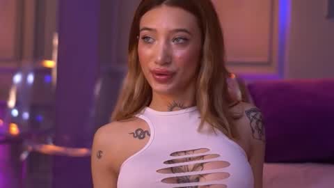 Snapshot of siennajayden chatting on October 8, 5:21 pm Sienna online show from October 8, 5:21 pm