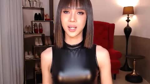 Snapshot of siennaserpent chatting on November 30, 2:32 pm Sienna online show from November 30, 2:32 pm