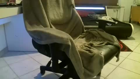 Snapshot of siggi180197 chatting on December 16, 2:55 pm siggi online show from December 16, 2:55 pm