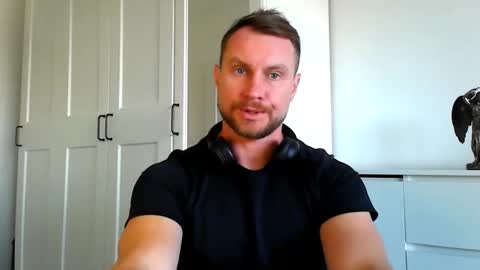 Snapshot of siggurd7one chatting on October 3, 7:49 am Orlando online show from October 3, 7:49 am