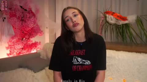 Eva  online show from October 31, 11:44 am