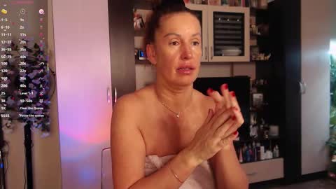 silenaa_sloussen online show from November 2, 5:10 am