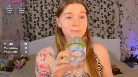 Chloe online show from February 25, 7:42 am