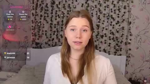 Chloe online show from October 25, 7:27 am