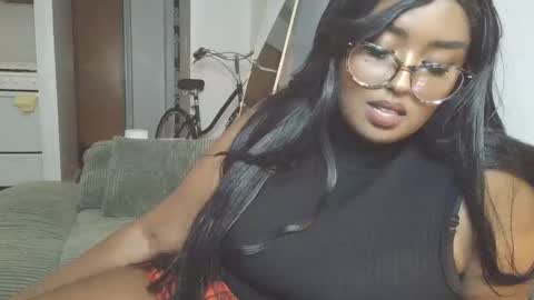 Snapshot of siminfox chatting on October 1, 12:38 am Simin Fox online show from October 1, 12:38 am