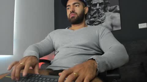 simon_leon01 online show from January 17, 12:42 pm