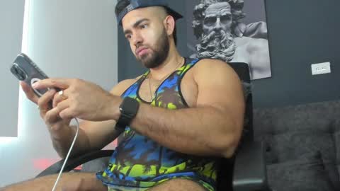 simon_leon01 online show from January 20, 1:00 pm