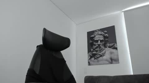 simon_leon01 online show from October 3, 12:57 pm