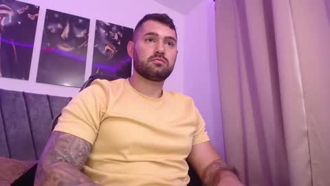 Snapshot of simonbeck chatting on December 17, 9:49 pm Simon online show from December 17, 9:49 pm