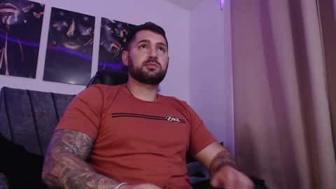 Snapshot of simonbeck chatting on February 7, 9:48 pm Simon online show from February 7, 9:48 pm