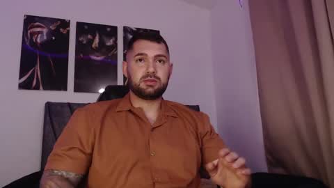 Snapshot of simonbeck chatting on March 4, 10:05 pm Simon online show from March 4, 10:05 pm