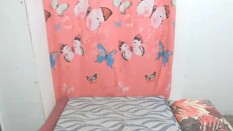 Snapshot of simpleladie15 chatting on February 9, 1:11 am marisweet online show from February 9, 1:11 am