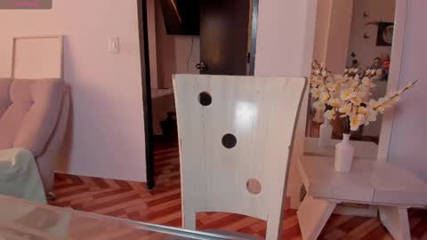 Snapshot of simply_zoe___ chatting on February 25, 4:31 pm zoe online show from February 25, 4:31 pm