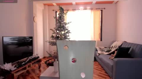 Snapshot of simply_zoe___ chatting on December 15, 6:34 pm zoe online show from December 15, 6:34 pm