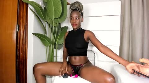 Snapshot of sincerre9_tara chatting on February 13, 8:48 am sincerre9_tara online show from February 13, 8:48 am