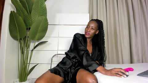 Snapshot of sincerre9_tara chatting on March 8, 9:06 am sincerre9_tara online show from March 8, 9:06 am