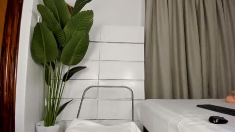 Snapshot of sincerre9_tara chatting on March 12, 10:37 am sincerre9_tara online show from March 12, 10:37 am