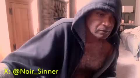 Snapshot of sinnernoir chatting on October 17, 8:00 pm My Name Is..............................John online show from October 17, 8:00 pm