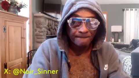 Snapshot of sinnernoir chatting on October 27, 7:40 pm My Name Is..............................John online show from October 27, 7:40 pm