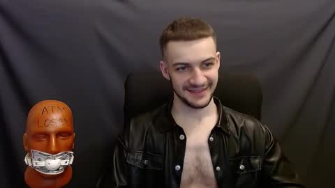 Snapshot of sir_damien chatting on December 6, 5:11 pm Sir Damien online show from December 6, 5:11 pm