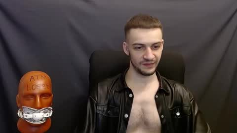 Snapshot of sir_damien chatting on December 6, 9:02 pm Sir Damien online show from December 6, 9:02 pm