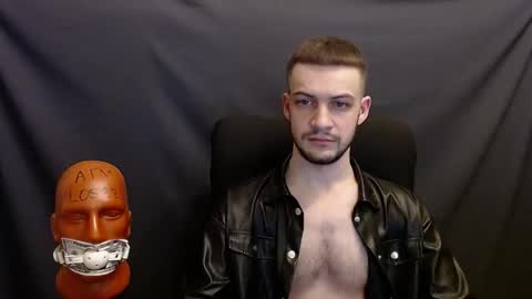 Snapshot of sir_damien chatting on December 8, 4:18 pm Sir Damien online show from December 8, 4:18 pm