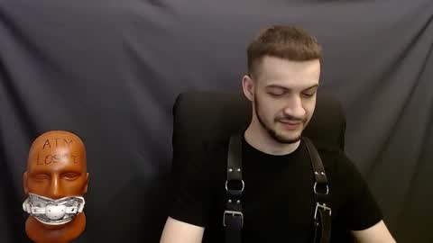 Snapshot of sir_damien chatting on December 12, 2:26 am Sir Damien online show from December 12, 2:26 am