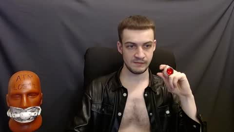 Snapshot of sir_damien chatting on December 22, 3:00 am Sir Damien online show from December 22, 3:00 am