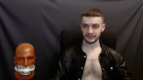 Snapshot of sir_damien chatting on December 27, 8:39 pm Sir Damien online show from December 27, 8:39 pm