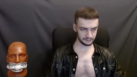 Snapshot of sir_damien chatting on January 3, 8:22 pm Sir Damien online show from January 3, 8:22 pm