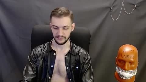 Snapshot of sir_damien chatting on January 29, 10:22 pm Sir Damien online show from January 29, 10:22 pm