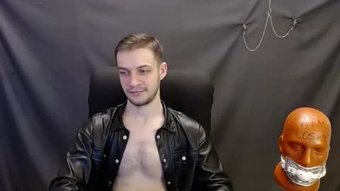 Snapshot of sir_damien chatting on February 4, 9:31 pm Sir Damien online show from February 4, 9:31 pm