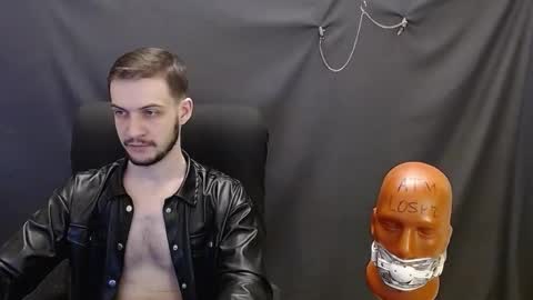 Snapshot of sir_damien chatting on February 22, 8:31 pm Sir Damien online show from February 22, 8:31 pm