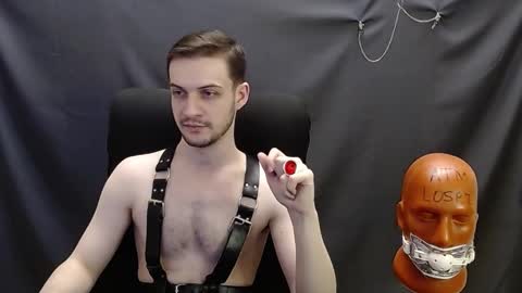 Snapshot of sir_damien chatting on February 28, 8:39 pm Sir Damien online show from February 28, 8:39 pm