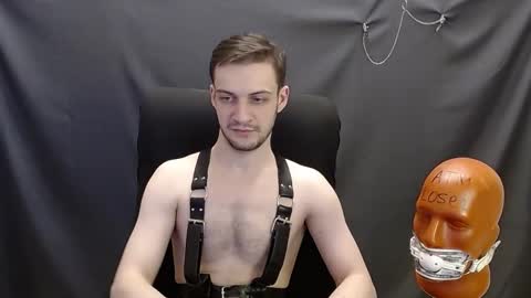 Snapshot of sir_damien chatting on March 1, 3:32 am Sir Damien online show from March 1, 3:32 am