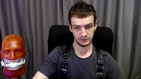 Snapshot of sir_damien chatting on October 3, 8:39 pm Sir Damien online show from October 3, 8:39 pm