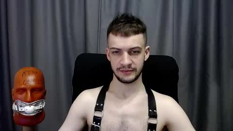 Snapshot of sir_damien chatting on December 5, 3:37 am Sir Damien online show from December 5, 3:37 am