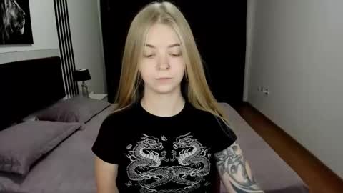 SirenaBloom online show from September 9, 9:31 am