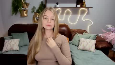 SirenaBloom online show from September 15, 4:23 am