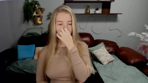 SirenaBloom online show from September 25, 5:55 am