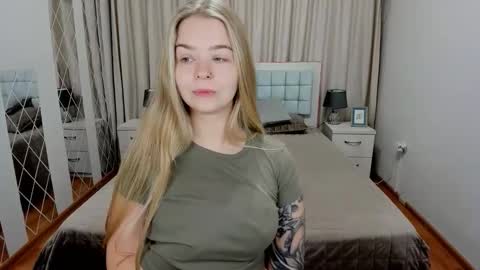 SirenaBloom online show from October 3, 5:37 am