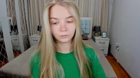 SirenaBloom online show from October 9, 5:38 am