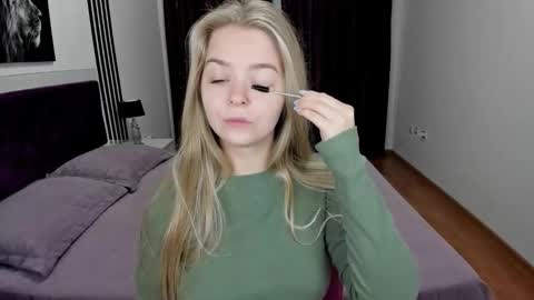 SirenaBloom online show from October 13, 5:51 am