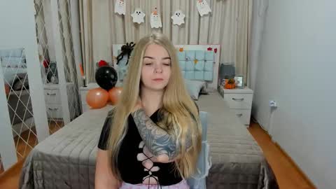 SirenaBloom online show from October 26, 5:35 am